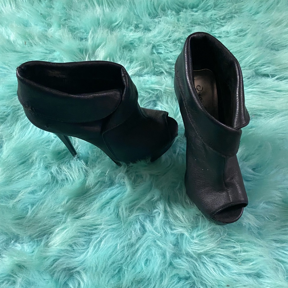 Black leather heel ankle boots